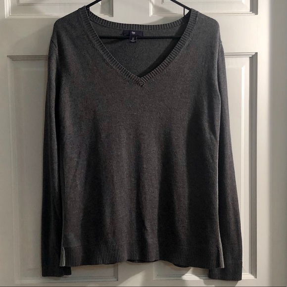 GAP Gray v-neck sweater with lighter gray sides, large - Picture 4 of 6
